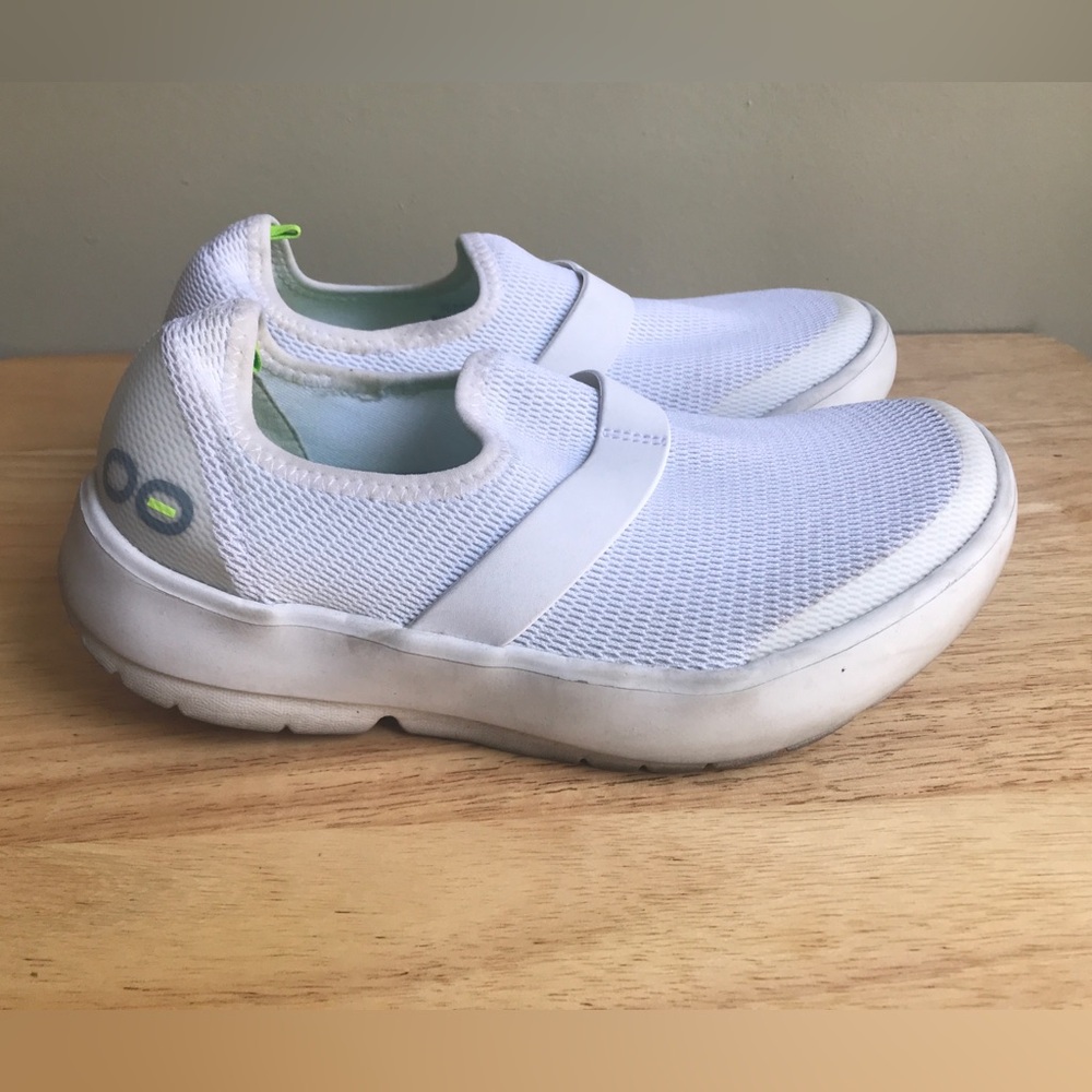 OOFOS Women's White Mesh Slip-On Shoes Size: US 6